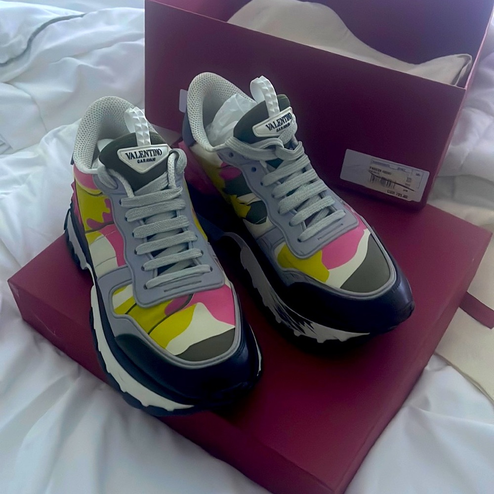 Casual running shoes